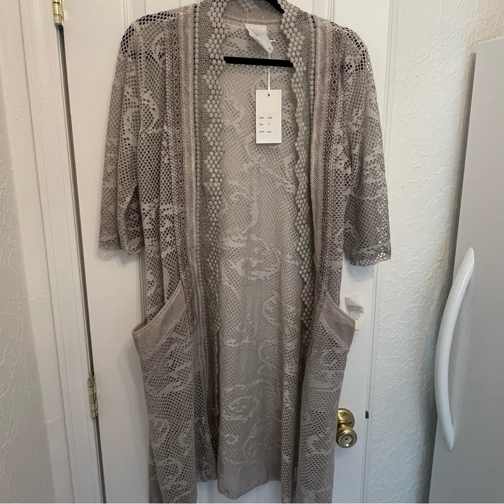 NWT Fleur de Lis Collection Women’s Size XL Gray Lace Coverup/ Cardigan